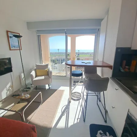 Au coeur de Barcarès vue mer imprenable studio 4 couchages piscine parking libre 21 août à fin septembre Le Barcarès